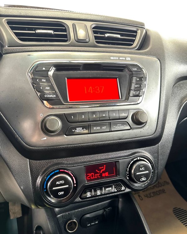 Kia Rio III - Image 12