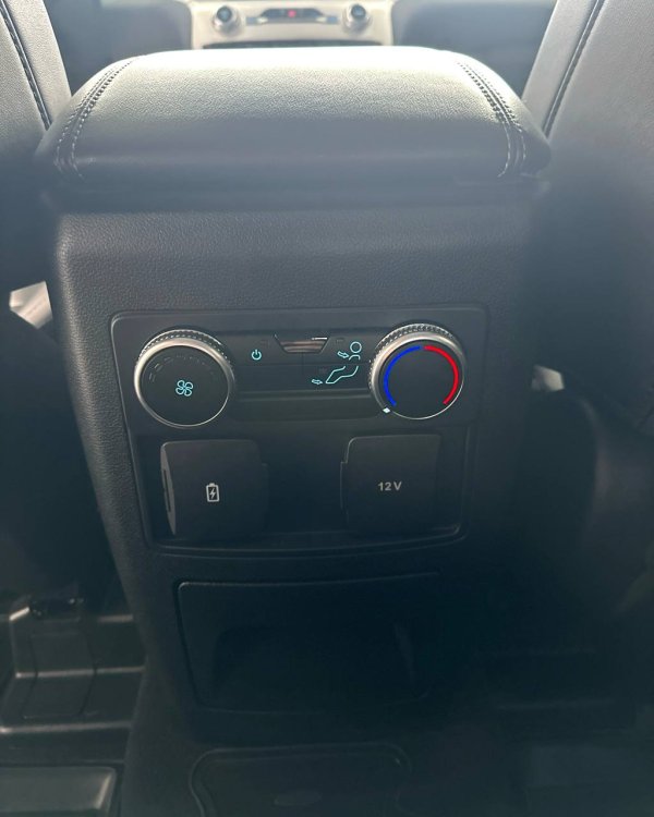 Ford Explorer VI - Image 18