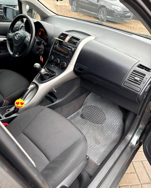 Toyota Auris I (E150) - Image 11