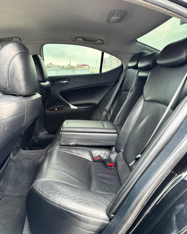 Lexus IS II - Image 13