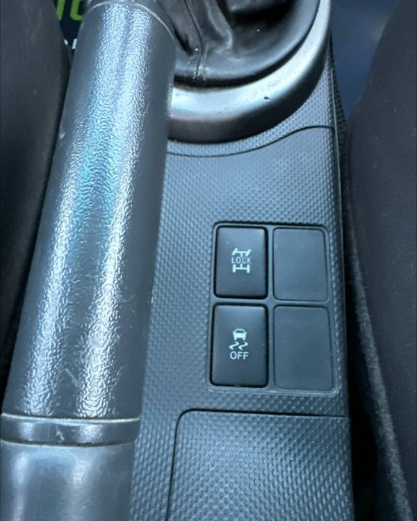 Toyota Urban Cruiser I - Image 13