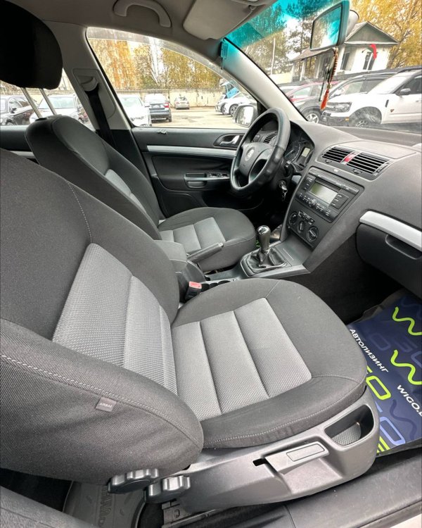 Skoda Octavia II - Image 11