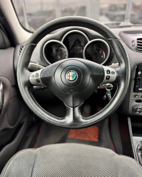 Alfa Romeo 147 I - Image 15