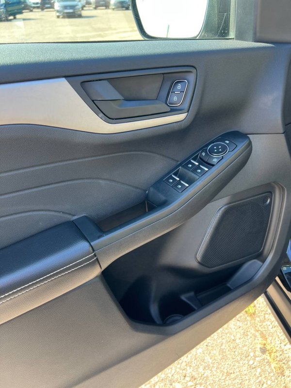 Ford Escape IV - Image 11