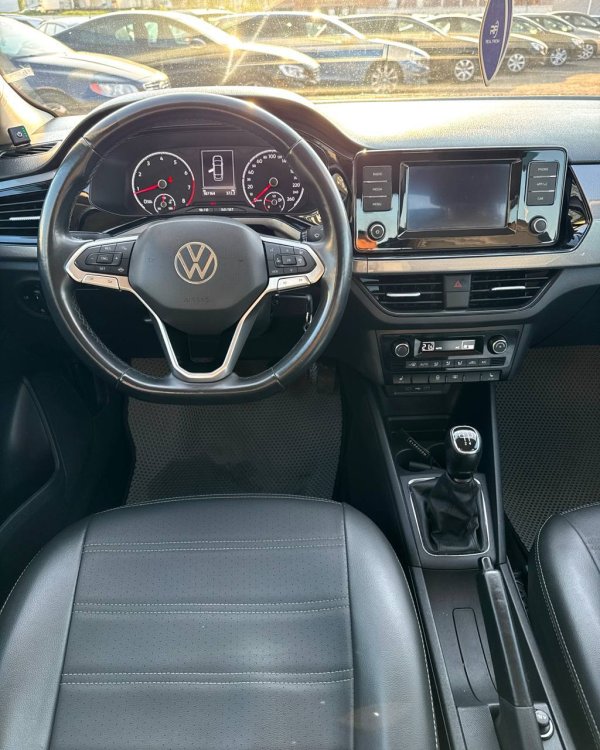 Volkswagen Polo Sedan II - Image 13