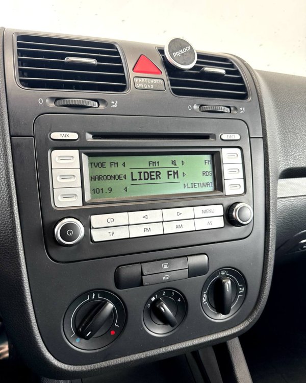 Volkswagen Golf V - Image 12