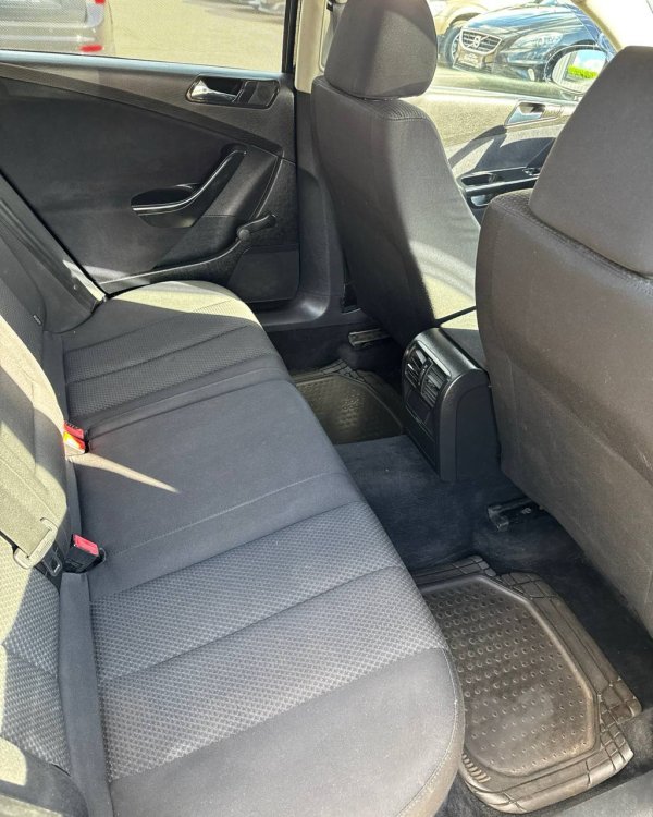 Volkswagen Passat B6 - Image 11