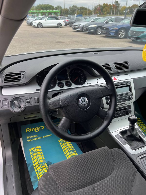 Volkswagen Passat B6 - Image 12