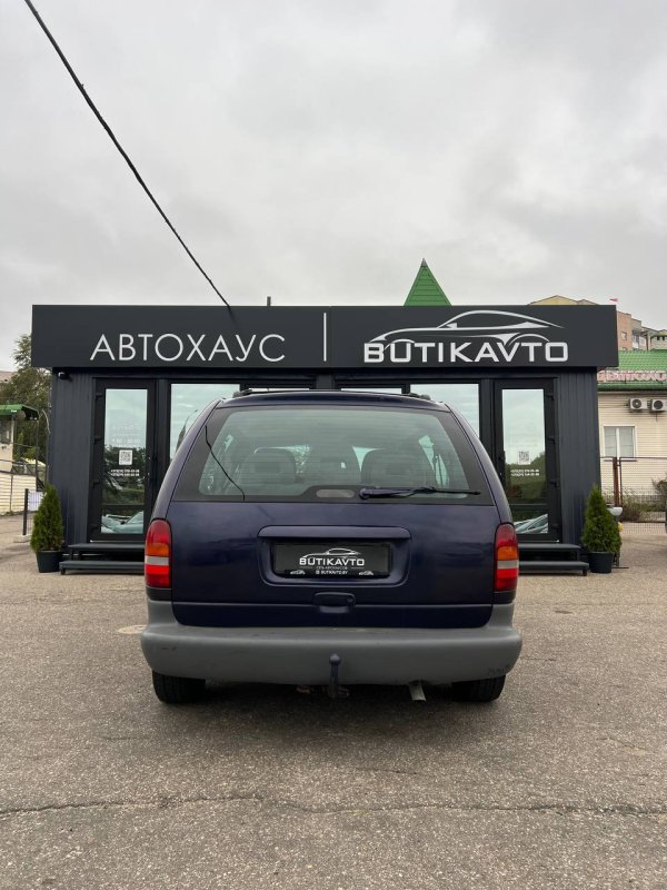Chrysler Voyager III - Image 6