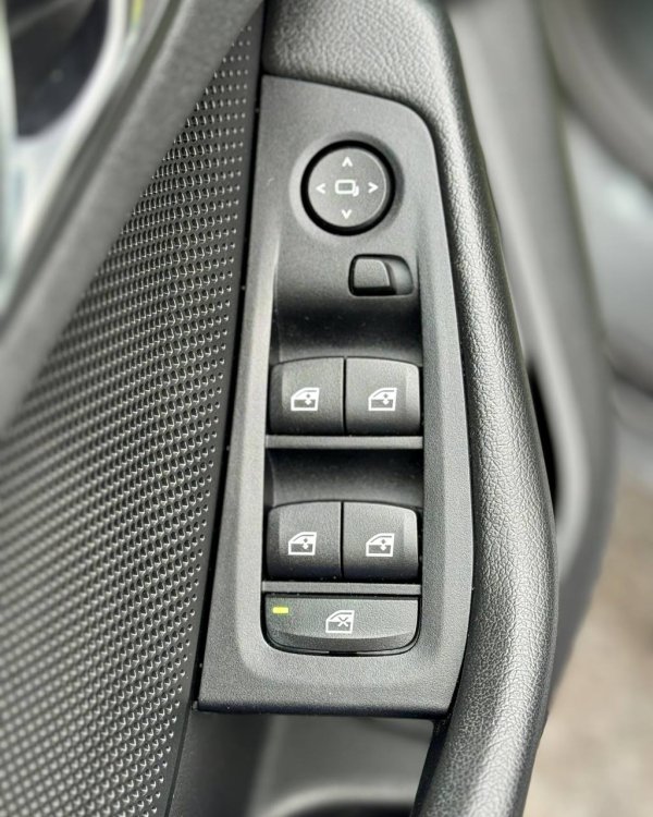 BMW 1 серия F40 - Image 21