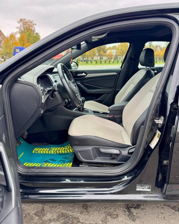 Volkswagen Jetta VII - Image 11