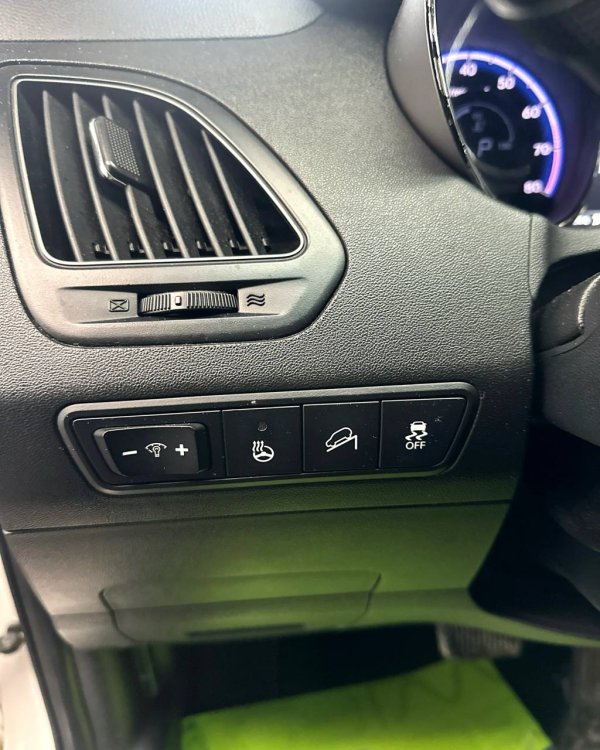 Hyundai ix35 I - Image 10
