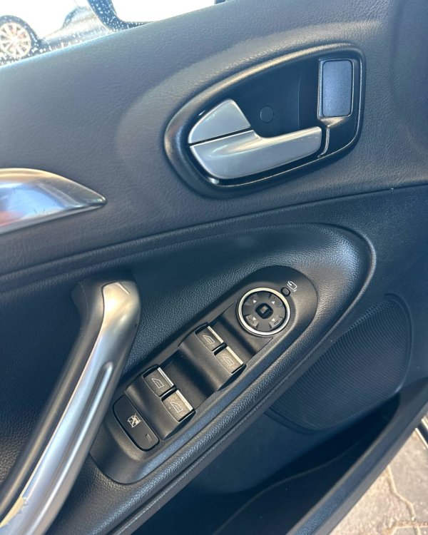 Ford S-MAX I - Image 9