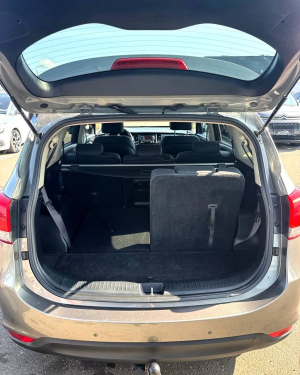 Kia Carens III - Image 14