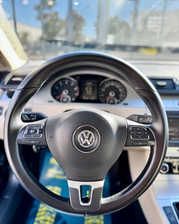 VOLKSWAGEN PASSAT CC - Image 15