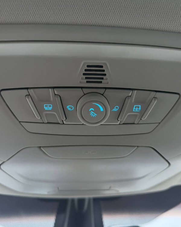 Ford Escape III - Image 24