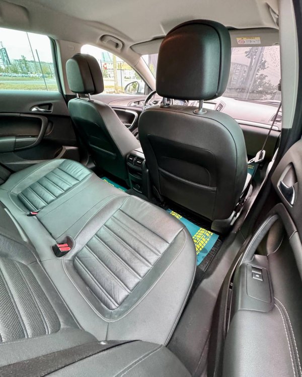 Opel Insignia - Image 12
