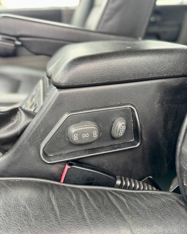 Land Rover Discovery II - Image 17