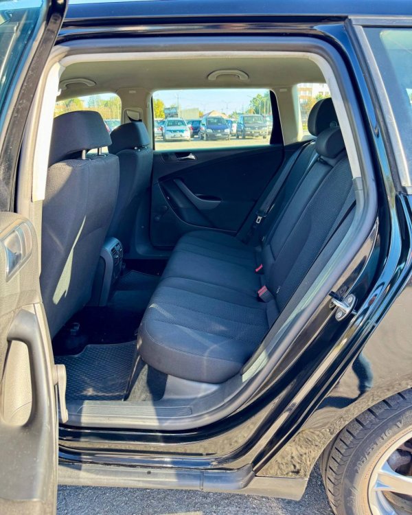 Volkswagen Passat B6 - Image 11