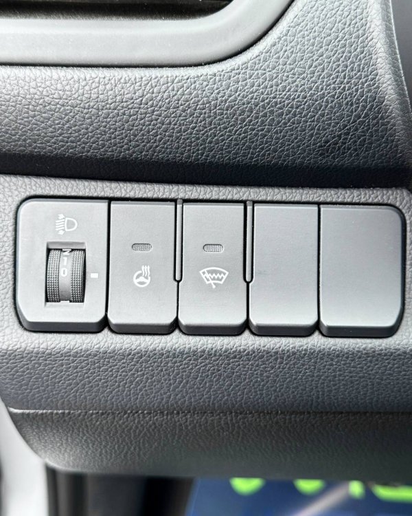 Kia Rio III - Image 19