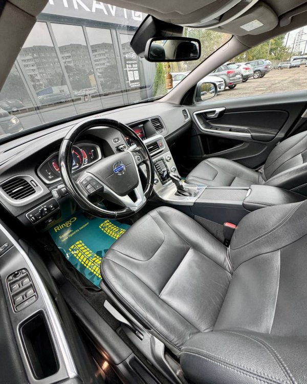 Volvo S60 II · Рестайлинг - Image 10