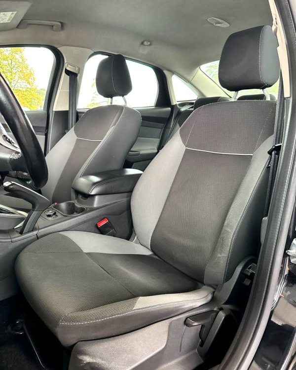 Ford Focus III - Image 10
