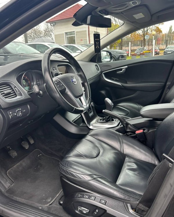 Volvo V40 II - Image 10