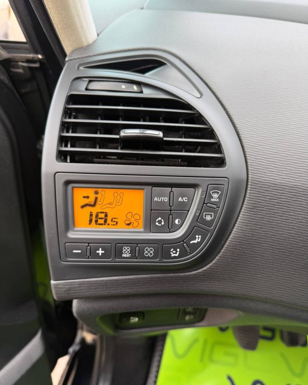 Citroen C4 Picasso I - Image 16
