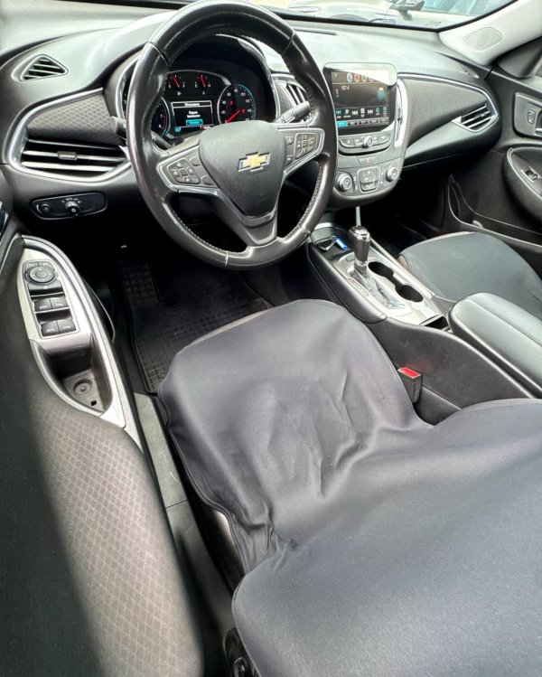 Chevrolet Malibu IX - Image 10