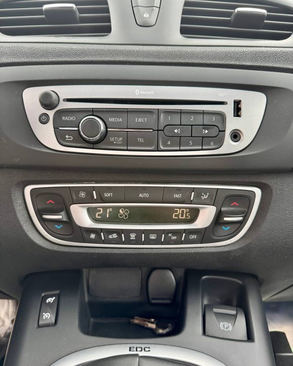 RENAULT MEGANE GRAND SCENIC - Image 18