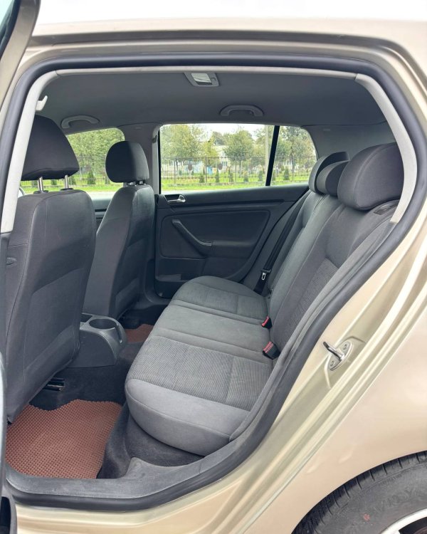 Volkswagen Golf V - Image 11