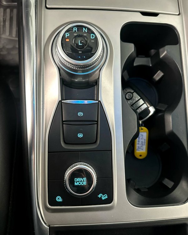 Ford Explorer VI - Image 13