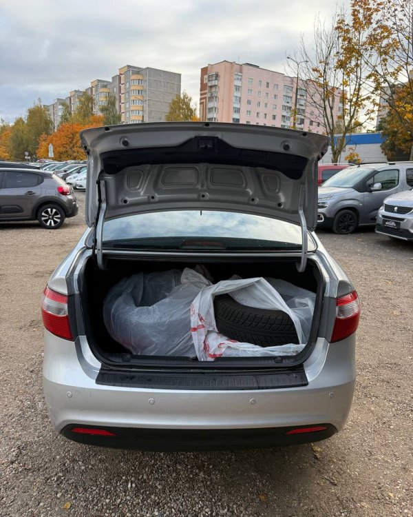 Kia Rio III - Image 12