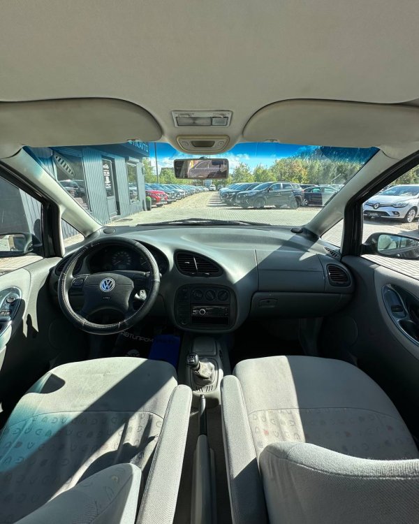 Volkswagen Sharan I - Image 9
