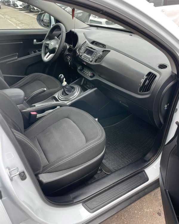 Kia Sportage III - Image 12