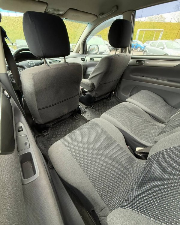 Toyota Avensis Verso I - Image 14