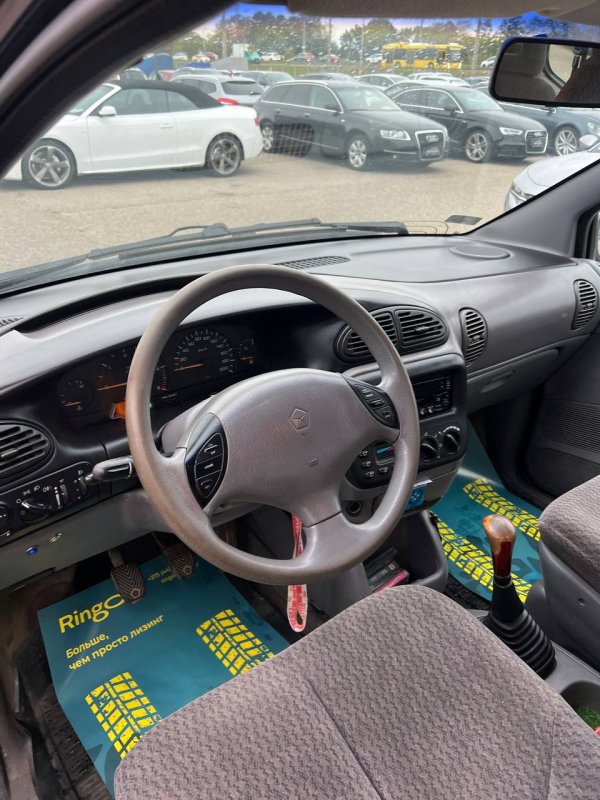 Chrysler Voyager III - Image 10