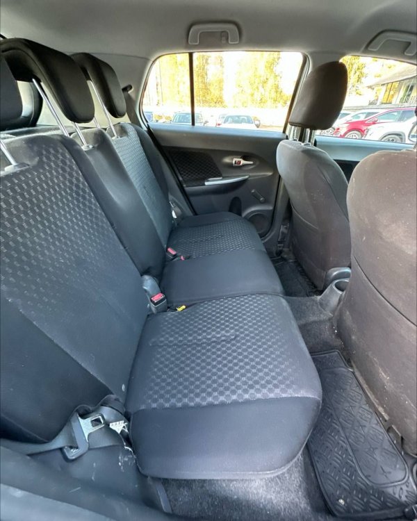 Toyota Urban Cruiser I - Image 11