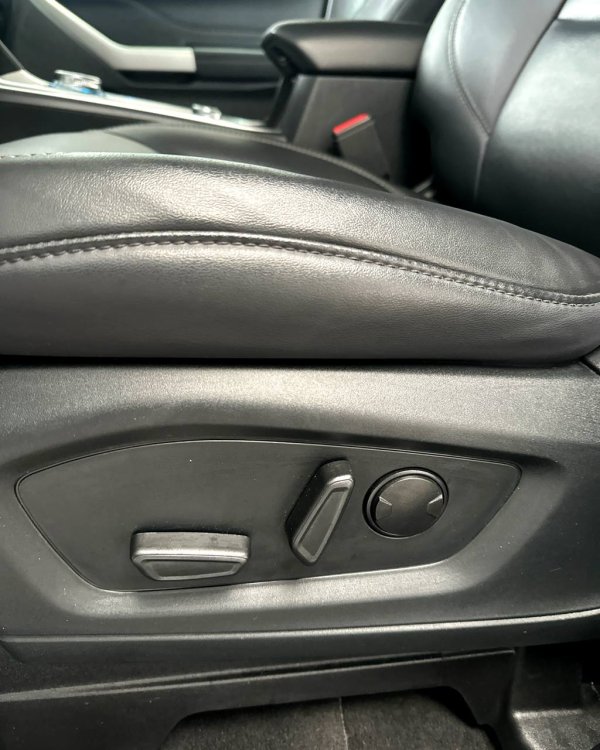 Ford Explorer VI - Image 12