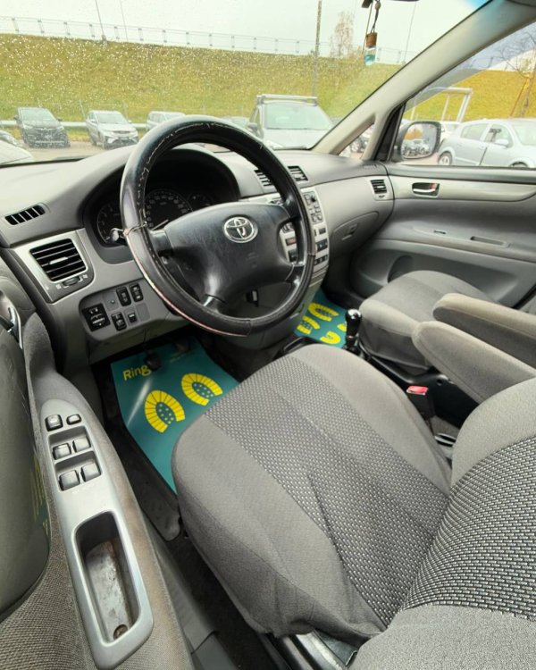 Toyota Avensis Verso I - Image 13