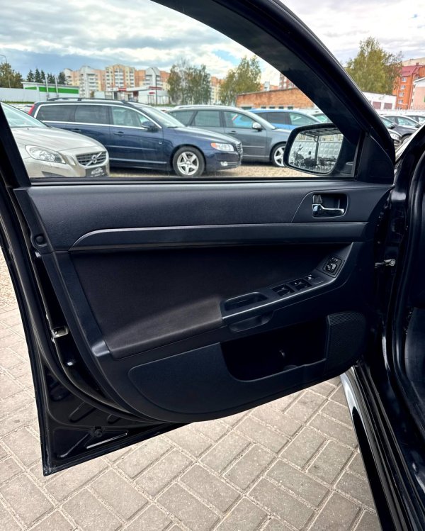 Mitsubishi Lancer X - Image 9