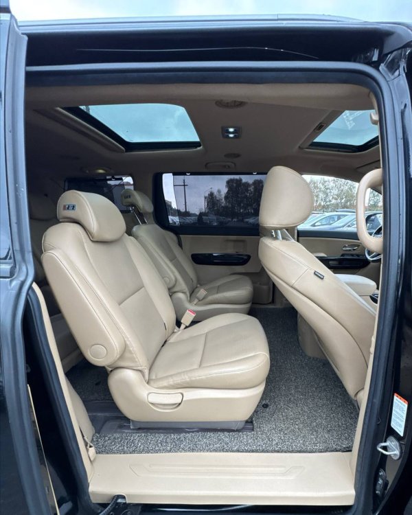 Kia Carnival III - Image 11