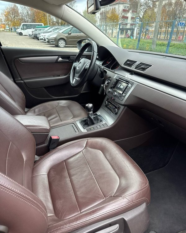 Volkswagen Passat B7 - Image 11