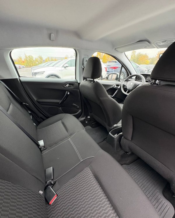 Peugeot 208 I · Рестайлинг - Image 11