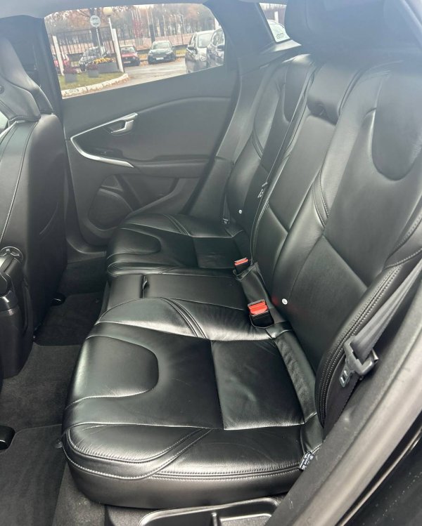 Volvo V40 II - Image 11