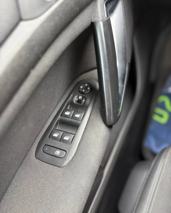 Peugeot 308 T9 · Рестайлинг - Image 17