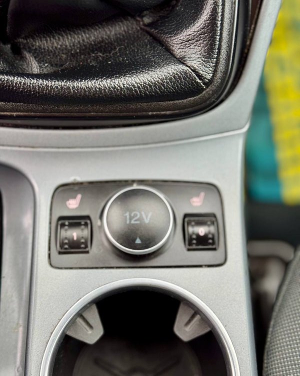 Ford Grand C-Max I - Image 17
