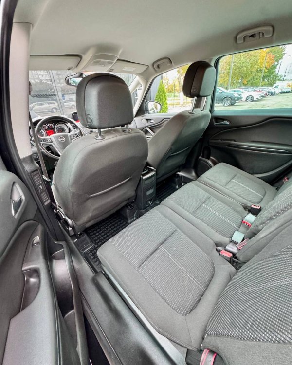 Opel Zafira C - Image 11