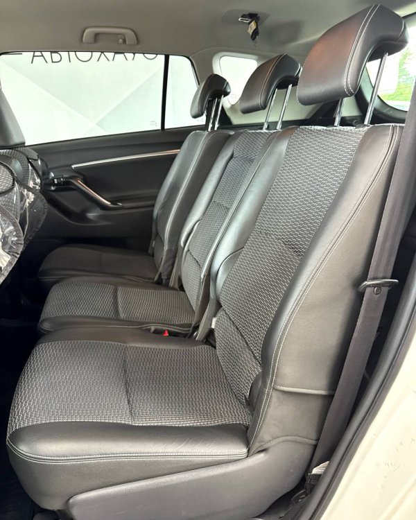 Toyota Verso I · Рестайлинг - Image 14
