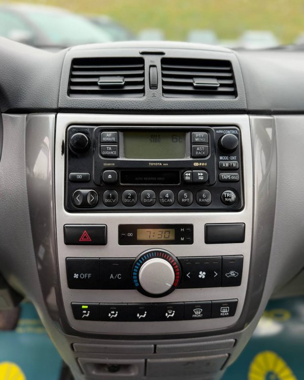 Toyota Avensis Verso I - Image 18